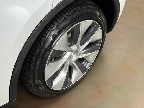 Used 2021 Tesla Model Y Long Range AWD/4WD image 10