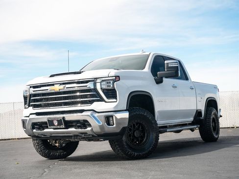 Used 2024 Chevrolet Silverado 2500 LTZ AWD/4WD image 11