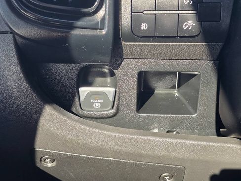 Used 2025 RAM ProMaster 2500 w/ Convenience Group FWD image 31