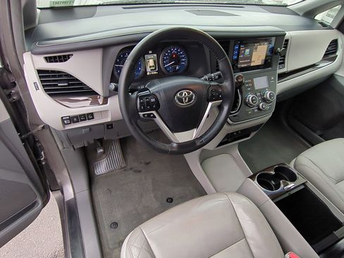 Used 2015 Toyota Sienna Limited image 16