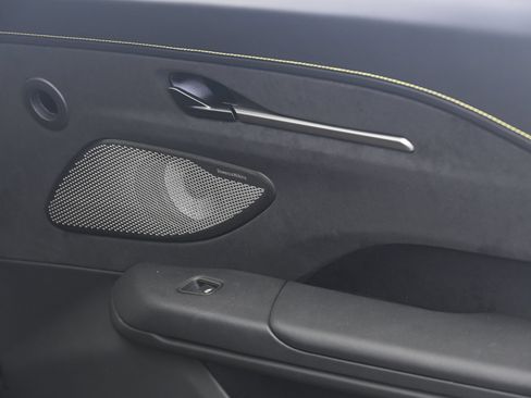 Used 2026 Aston Martin V8 Vantage Coupe RWD image 20