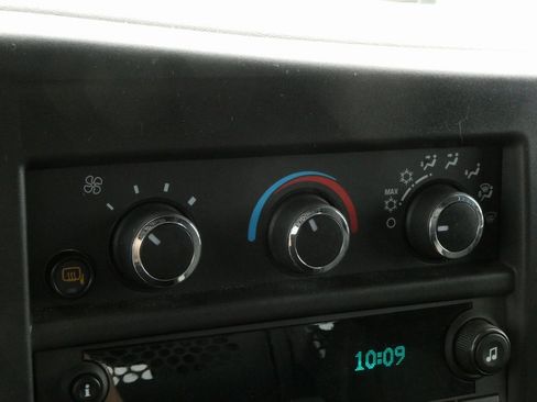 Used 2024 Chevrolet Express 2500 w/ Driver Convenience Package image 18