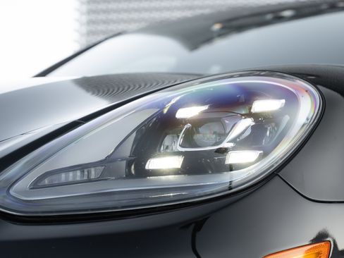 Used 2023 Porsche Panamera 4 image 42