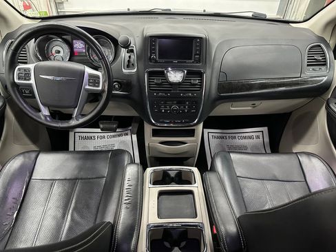 Used 2011 Chrysler Town & Country Touring-L w/ Driver Convenience Group image 9