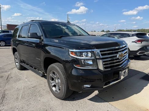 Used 2017 Chevrolet Tahoe LT w/ Luxury Package AWD/4WD image 2