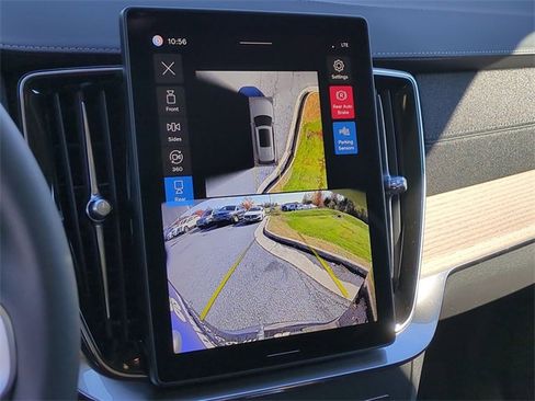 New 2026 Volvo XC90 B6 Plus w/ Protection Package Premier image 12