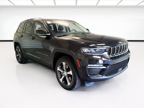 Used 2023 Jeep Grand Cherokee 4WD 4xe image 3