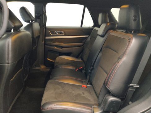 Used 2018 Ford Explorer XLT w/ Equipment Group 202A image 18