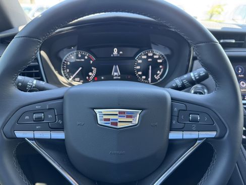 New 2025 Cadillac XT6 Luxury image 30