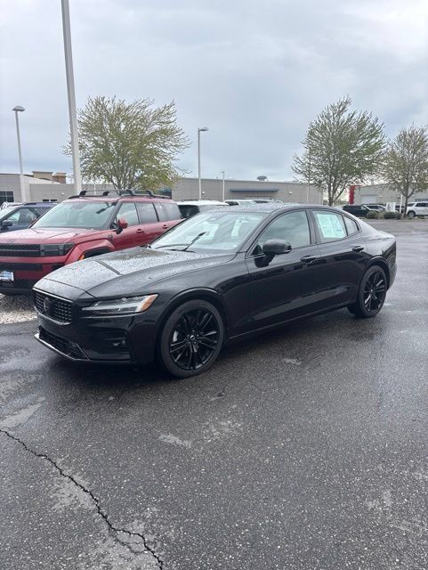 Used 2024 Volvo S60 B5 Plus AWD/4WD image 8