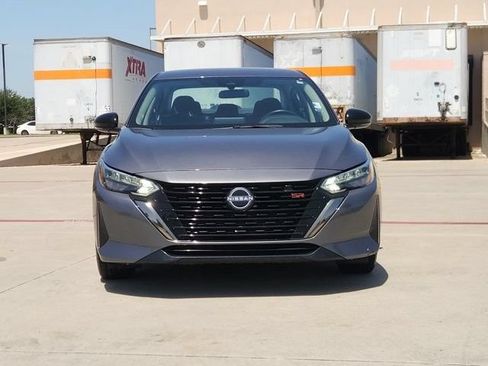 Used 2025 Nissan Sentra SR FWD image 2