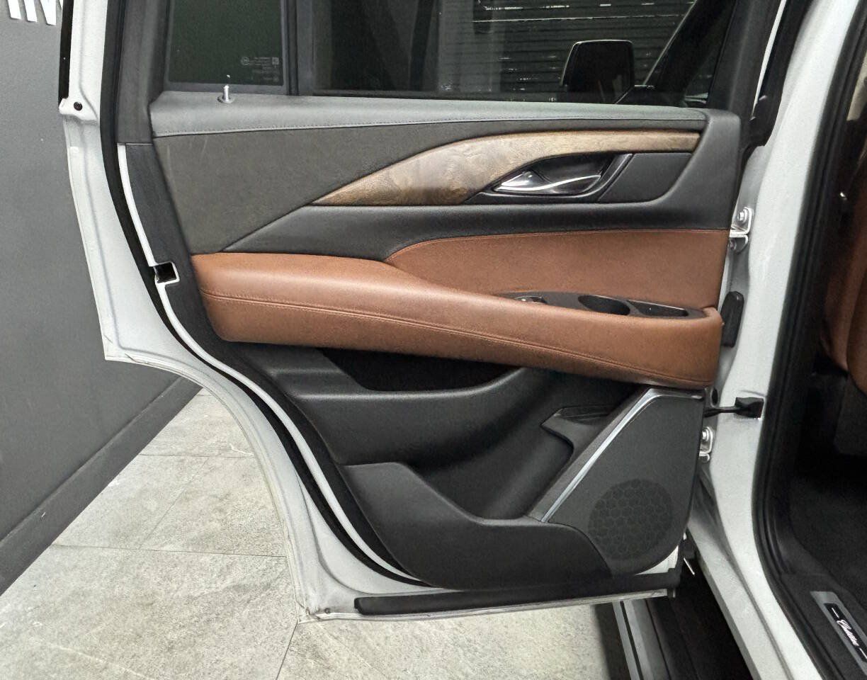 Used 2016 Cadillac Escalade Premium AWD/4WD image 29