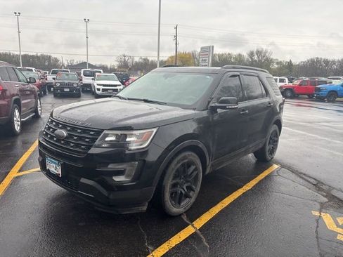 Used 2017 Ford Explorer Sport w/ Equipment Group 401A AWD/4WD image 4