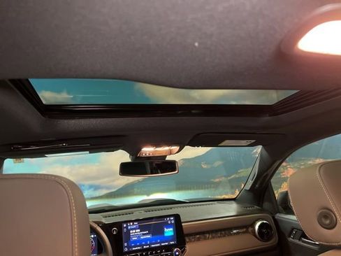 Used 2024 Chevrolet Colorado ZR2 w/ Technology Package image 53