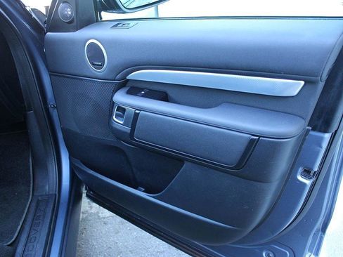 Used 2020 Land Rover Discovery Landmark image 24