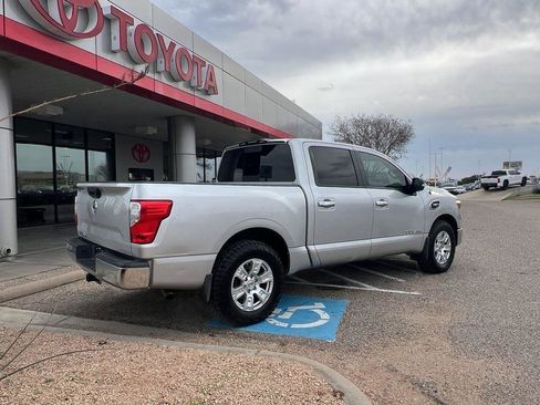 Used 2017 Nissan Titan SV image 24