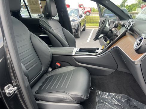 Certified 2025 Mercedes-Benz GLC 300 4MATIC image 36
