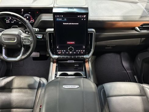 Used 2025 GMC Yukon Denali w/ Denali Reserve Package AWD/4WD image 28