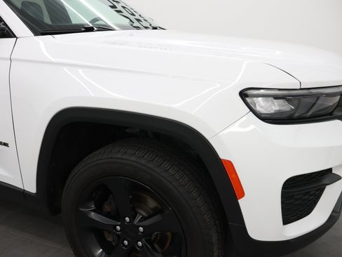 Used 2023 Jeep Grand Cherokee Altitude AWD/4WD image 23