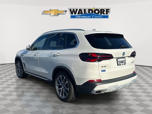 Used 2025 BMW X5 xDrive50e image 4