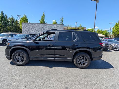 Used 2024 Honda Pilot TrailSport image 6