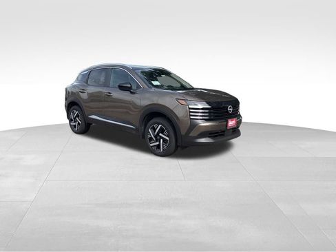 New 2026 Nissan Kicks SV w/ Charging Package image 7