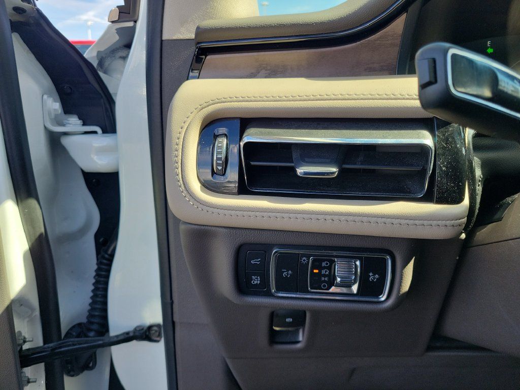 Certified 2023 Lincoln Nautilus Reserve AWD/4WD image 22
