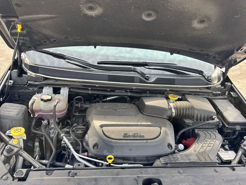 Certified 2023 Chrysler Pacifica Touring-L image 36