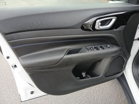 New 2026 Jeep Compass Latitude image 23