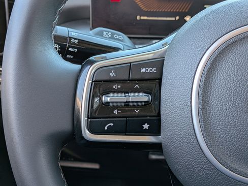 Certified 2025 Kia Sorento S image 29