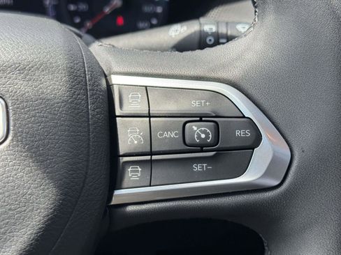 Used 2025 Jeep Compass Limited w/ Sun & Sound Group AWD/4WD image 21