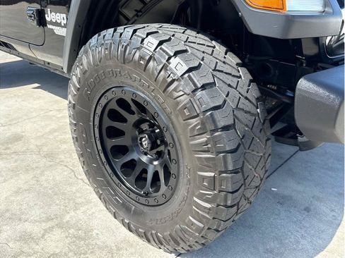 Used 2018 Jeep Wrangler Unlimited Sport S AWD/4WD image 14