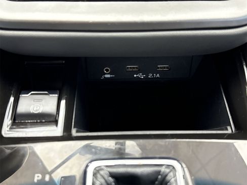 Used 2022 Subaru Legacy Limited image 32