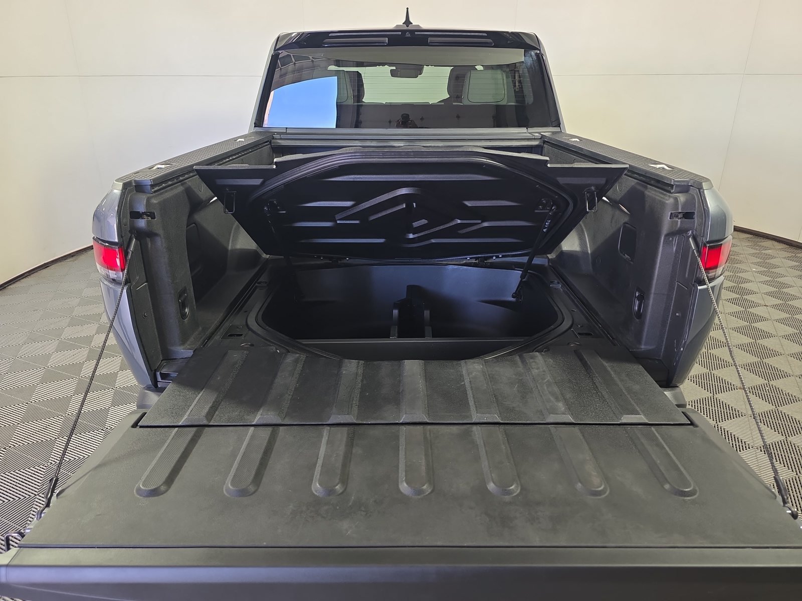 Used 2024 Rivian R1T Adventure Dual AWD/4WD image 15