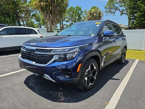 Certified 2025 Kia Seltos EX w/ EX Sunroof Package FWD image 5