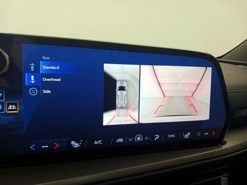 Used 2024 Chevrolet Traverse LS image 3