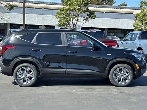 New 2026 Kia Seltos LX image 3