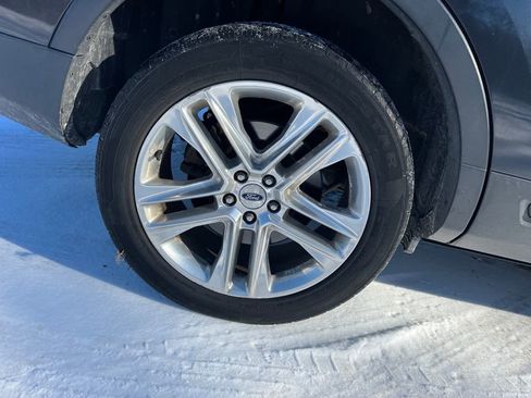 Used 2017 Ford Explorer XLT w/ Equipment Group 202A image 7