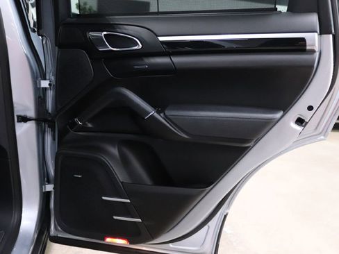 Used 2017 Porsche Cayenne S Platinum image 18