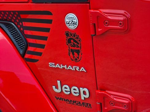 Used 2018 Jeep Wrangler Unlimited Sahara AWD/4WD image 10