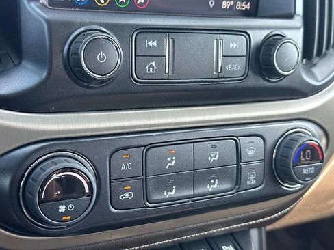 Used 2021 GMC Canyon Denali image 32