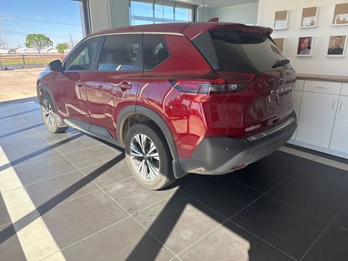 Used 2023 Nissan Rogue SV image 5