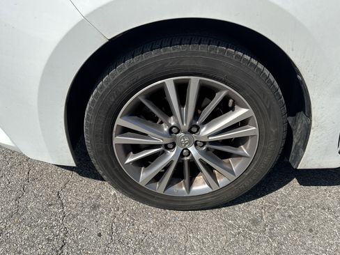 Used 2015 Toyota Corolla LE FWD image 9