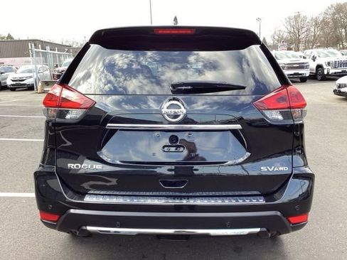 Used 2019 Nissan Rogue SV image 4