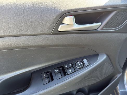 Used 2020 Hyundai Tucson SE image 32