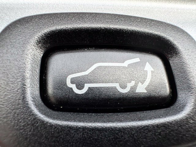 Used 2017 Mitsubishi Outlander GT AWD/4WD image 13