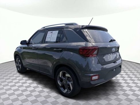 Used 2023 Hyundai Venue Limited w/ Cargo Package FWD image 5