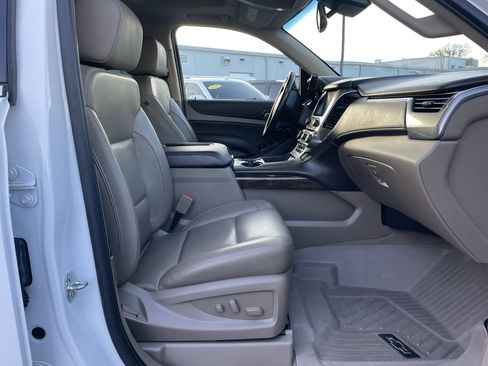 Used 2020 Chevrolet Suburban LT image 13