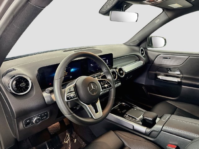 Used 2022 Mercedes-Benz GLB 250 w/ Premium Package Lite image 22