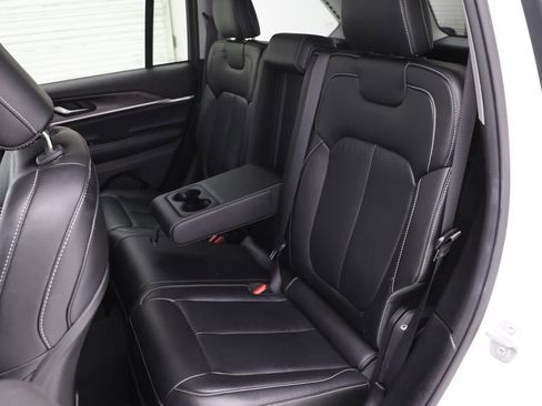 Used 2023 Jeep Grand Cherokee Limited image 11